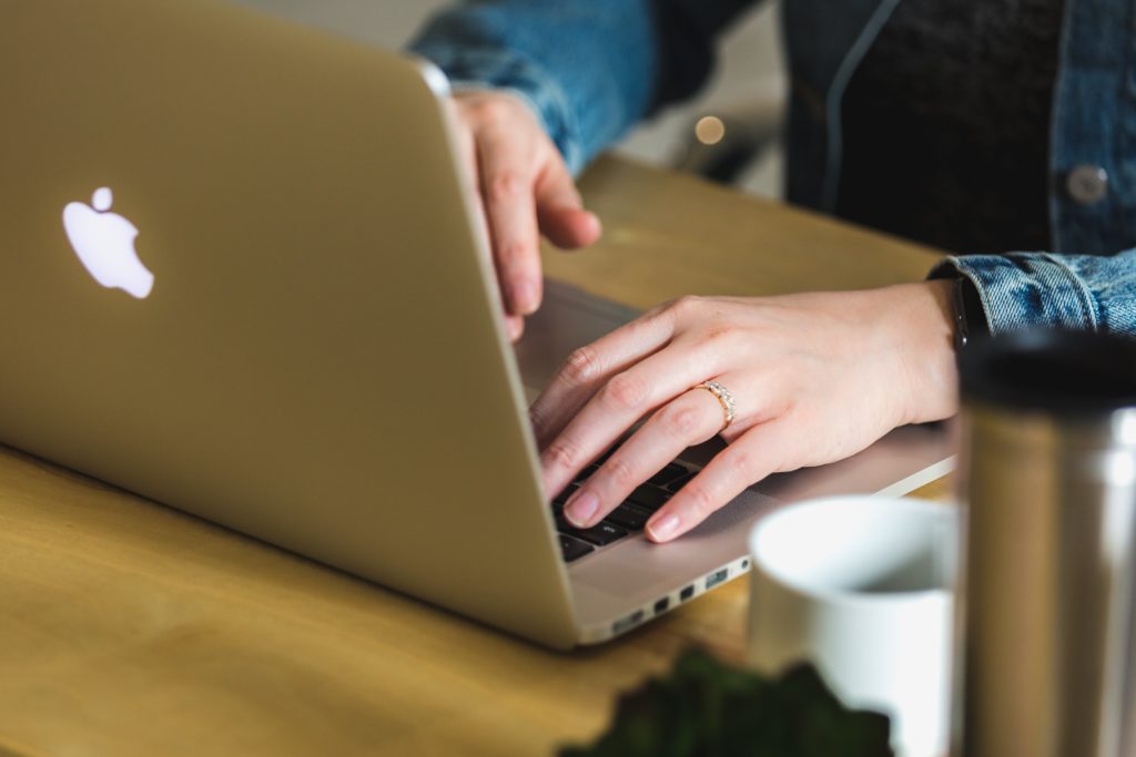 Nos formations sont dispensées en présentiel ou à distance.