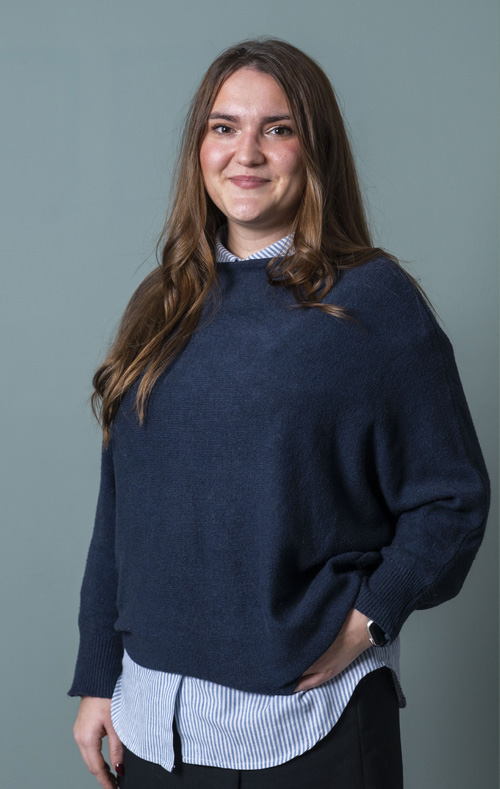 Loane ROUX est Assistante pédagogique et commerciale